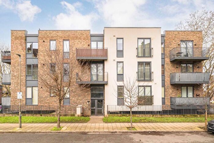 2 Bedroom Flat For Sale In Gideon Road, Battersea, SW11