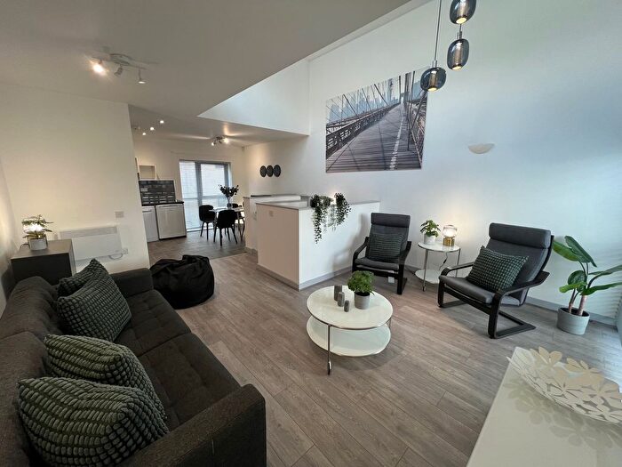 3 Bedroom Town House To Rent In Boston Street, Manchester, M15