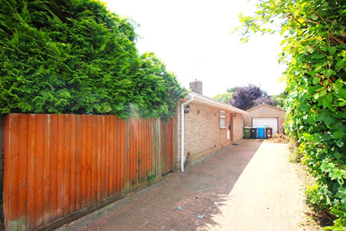 3 Bedroom Detached Bungalow For Sale In Hillside Crescent, Weldon, NN17