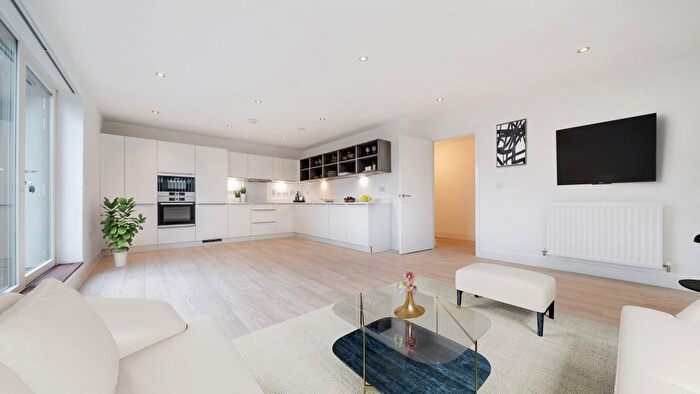 3 Bedroom Maisonette To Rent In Trumpington, Cambridge, CB2