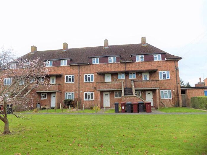 4 Bedroom Flat To Rent In Kingsham Avenue, Chichester, PO19