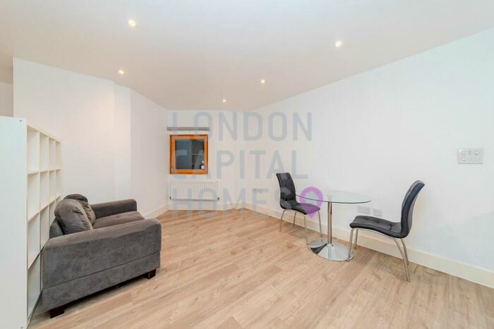Studio To Rent In Salcombe Court, St. Ives Place, London, E14