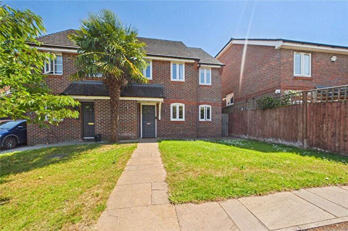 3 Bedroom Semi-Detached House For Sale In Loxwood Close, Three Mile Cross, Reading, RG7