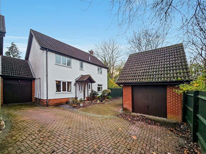 4 Bedroom Detached House For Sale In Hunters Reach, Bradwell, Milton Keynes, MK13
