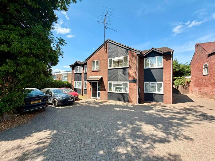 2 Bedroom Flat To Rent In Beechwood Court, Dunstable Road, LU4