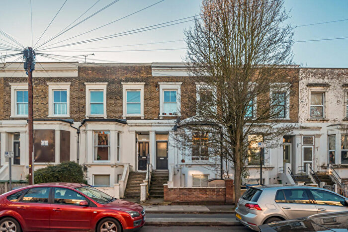 1 Bedroom Apartment For Sale In Lyndhurst Way, Peckham, London, SE15