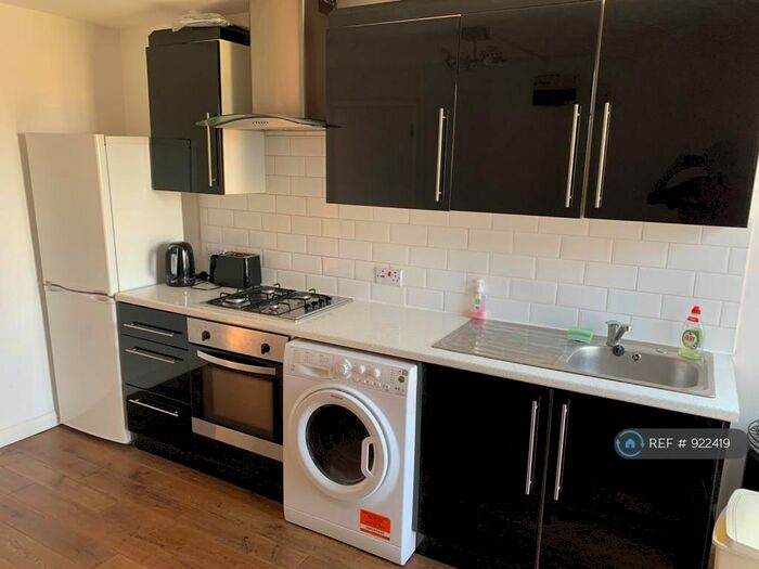 1 Bedroom Flat To Rent In Friern Barnet Road, London, N11