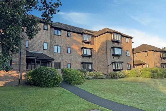 2 Bedroom Flat For Sale In Godalming, GU7