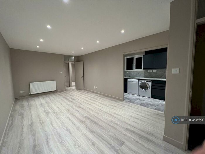 2 Bedroom Flat To Rent In Clifton Road, Wokingham, RG41