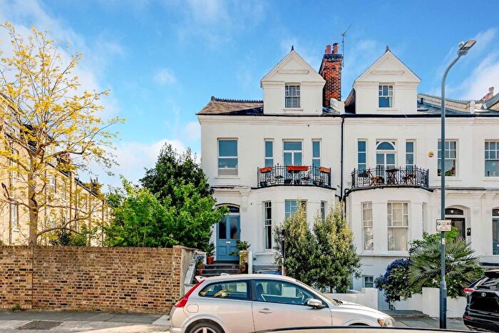 1 Bedroom Flat For Sale In Hazelmere Road, Queen's Park, NW6