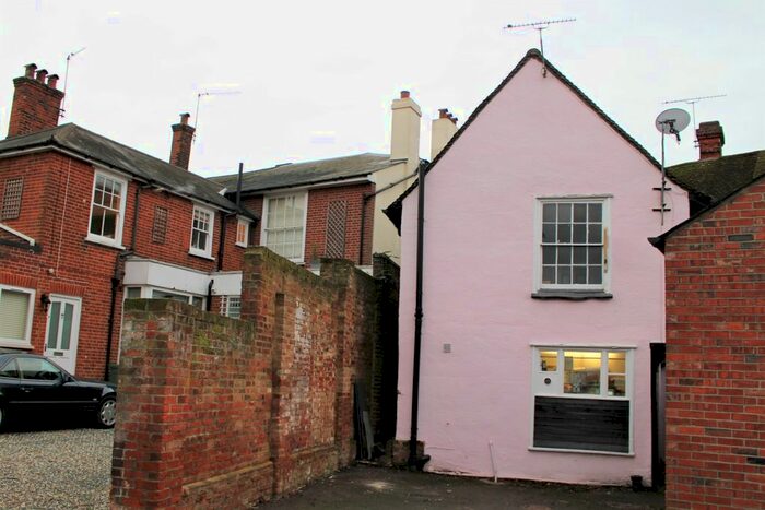 Studio To Rent In High Street, Ingatestone, Essex, CM4