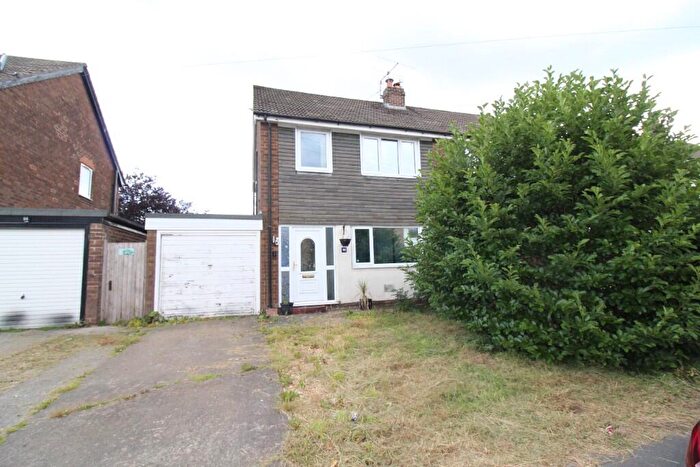 3 Bedroom Semi-Detached House For Sale In Meadowcroft Road, Leyland, Lancashire, PR25