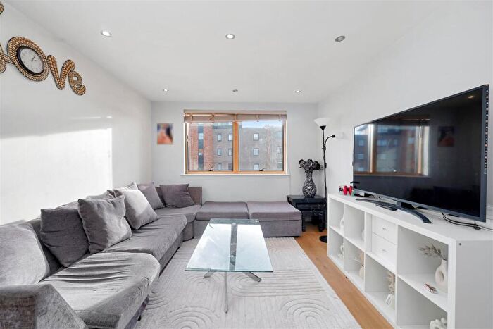 1 Bedroom Flat For Sale In Gifford Road, London, NW10