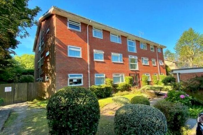 2 Bedroom Flat To Rent In A Princess Road, Poole, BH12