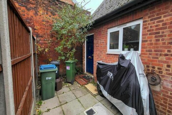 1 Bedroom Property To Rent In Smith Street, Watford WD18