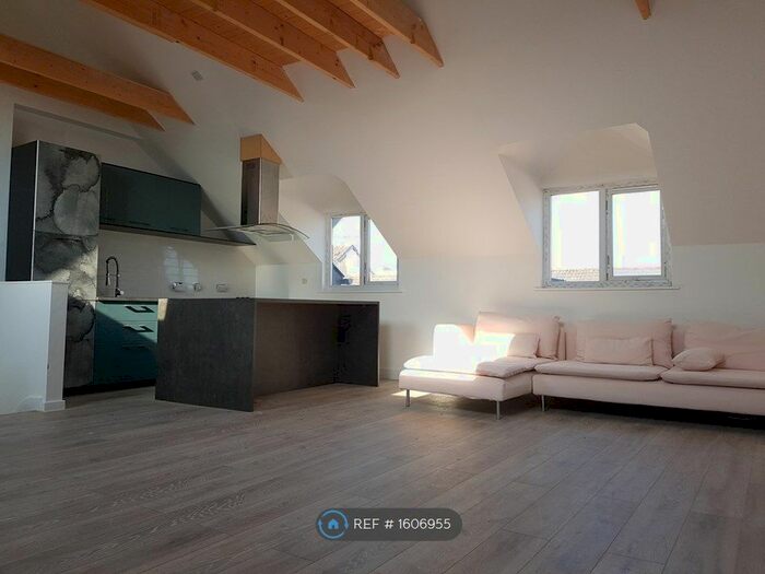 2 Bedroom Maisonette To Rent In Clare Road, Cardiff, CF11