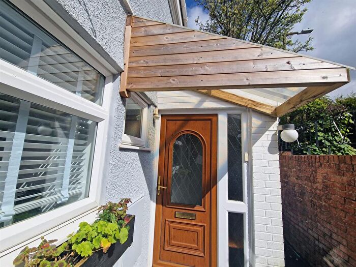 2 Bedroom End Of Terrace House To Rent In Oaktree Avenue, Sketty, Swansea, SA2