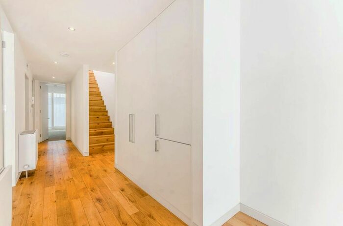 3 Bedroom Flat To Rent In Redchurch Street, Shoreditch, London, E2