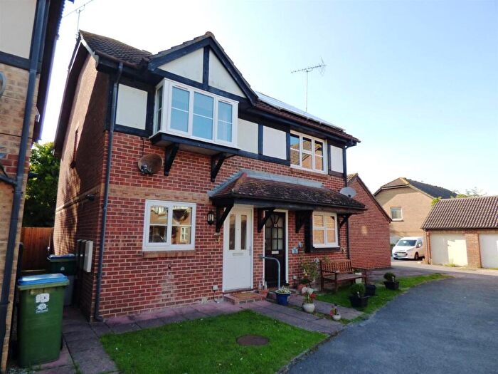 2 Bedroom Semi-Detached House To Rent In Grassmere Close, Beaumont Park, BN17