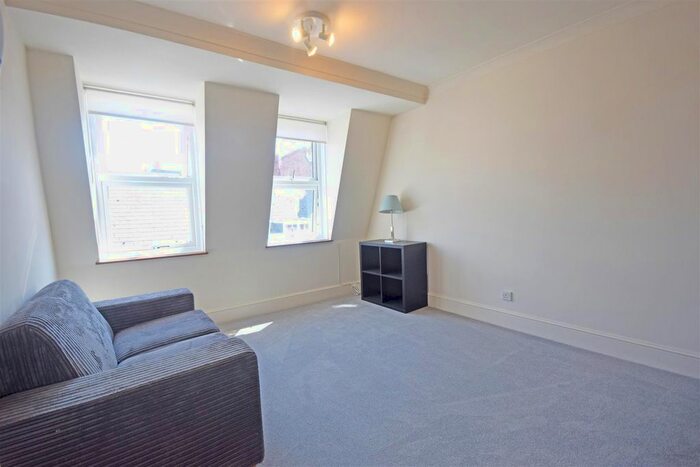 1 Bedroom Flat To Rent In Church Street, Twickenham, TW1