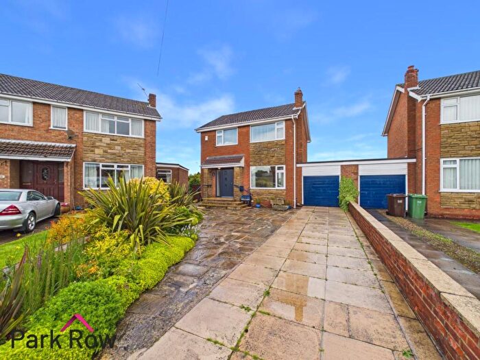 3 Bedroom Link Detached House For Sale In Hillcrest, Monk Fryston, Leeds, LS25