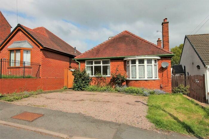 3 Bedroom Detached Bungalow To Rent In Beecher Street, Halesowen, B63