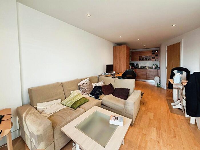1 Bedroom Flat To Rent In Clarence House, The Boulevard, Leeds, West Yorkshire, LS10