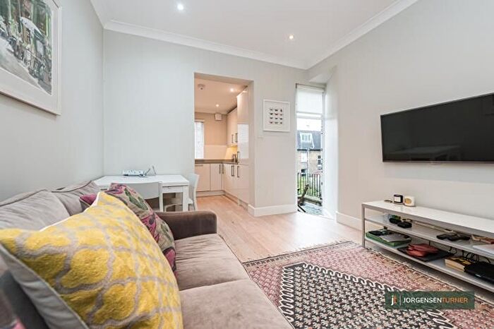 2 Bedroom Flat To Rent In Stanlake Road, Shepherds Bush, London, W12