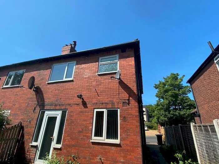 3 Bedroom Semi-Detached House To Rent In Kirkstall Mount, Leeds, West Yorkshire, LS5