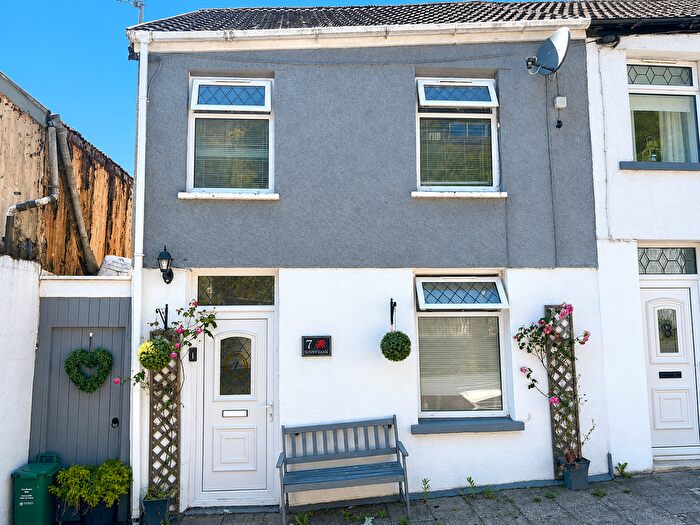 2 Bedroom End Of Terrace House For Sale In Sunnybank, Williamstown, Tonypandy, CF40