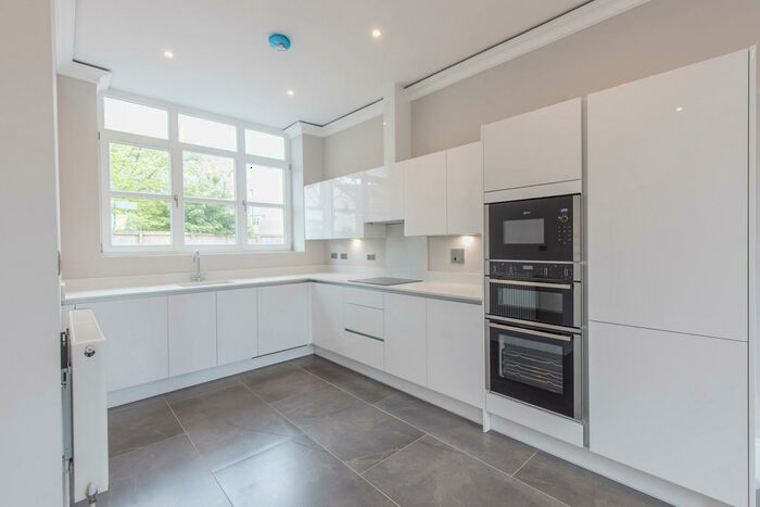 4 Bedroom Mews To Rent In Martineau Drive, Harborne, B32