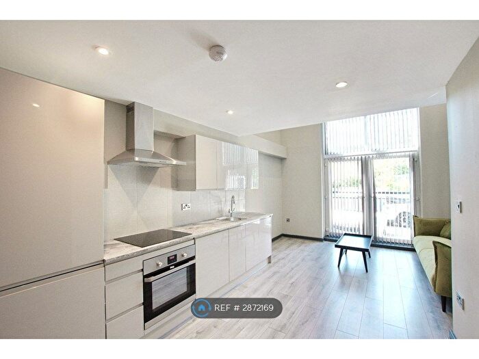 1 Bedroom Flat To Rent In Trinity Apartments, Leeds, LS13