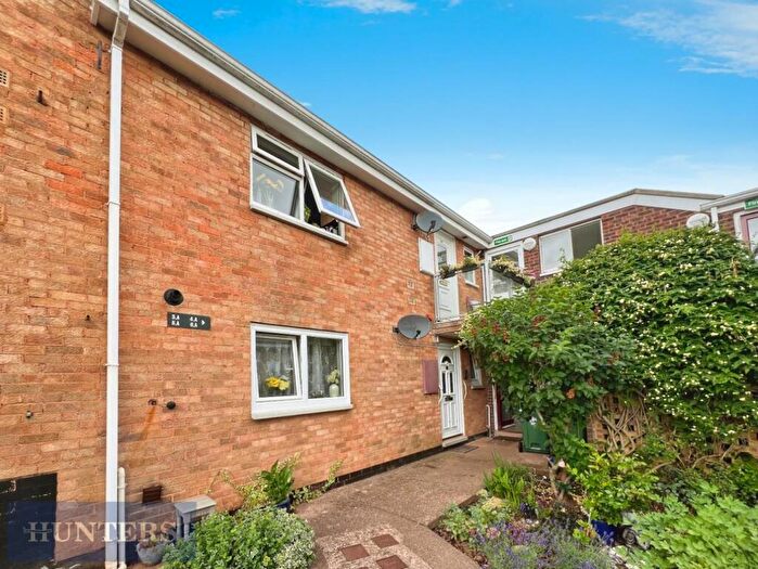 2 Bedroom Flat For Sale In Carlyon Close, Exeter, EX1
