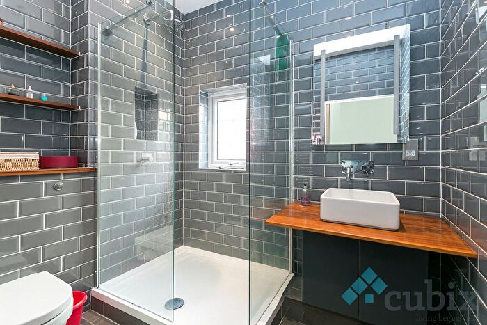 1 Bedroom Flat For Sale In Mason Street, London, SE17