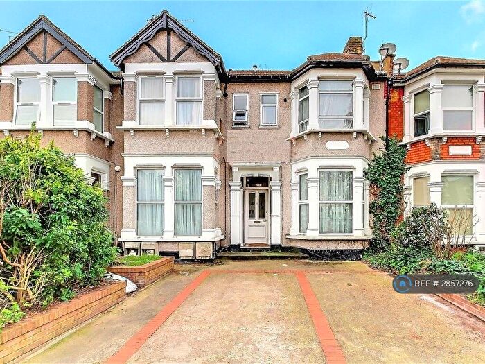 2 Bedroom Flat To Rent In Ilford Essex, London, IG1