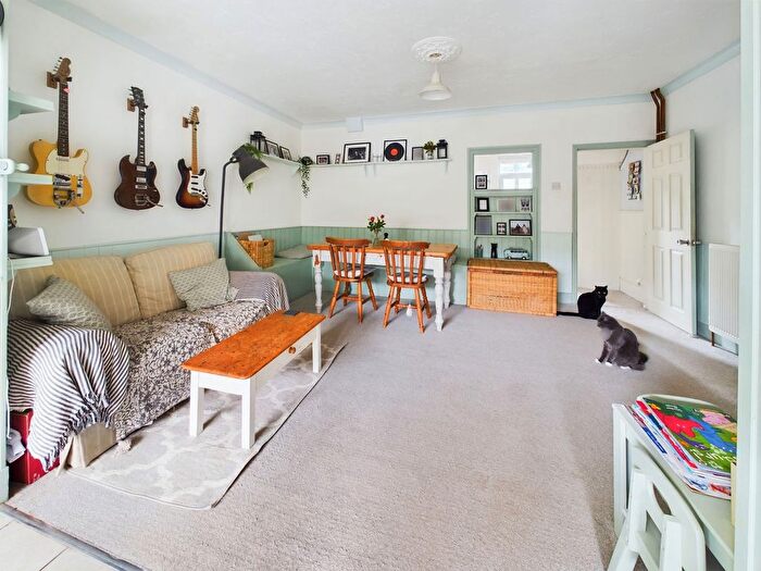 2 Bedroom Terraced House For Sale In Cross Road, Southwick, Brighton, BN42