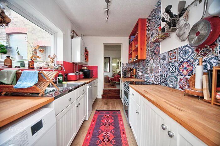 3 Bedroom Terraced House For Sale In St. Saviours Crescent, Luton, Bedfordshire, LU1
