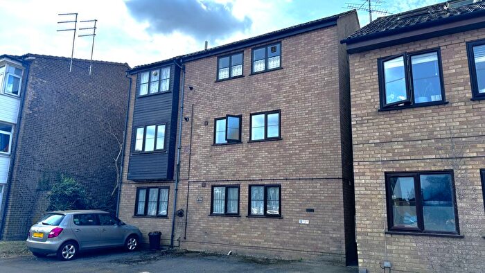 2 Bedroom Flat To Rent In Bassett Road, Leighton Buzzard, LU7