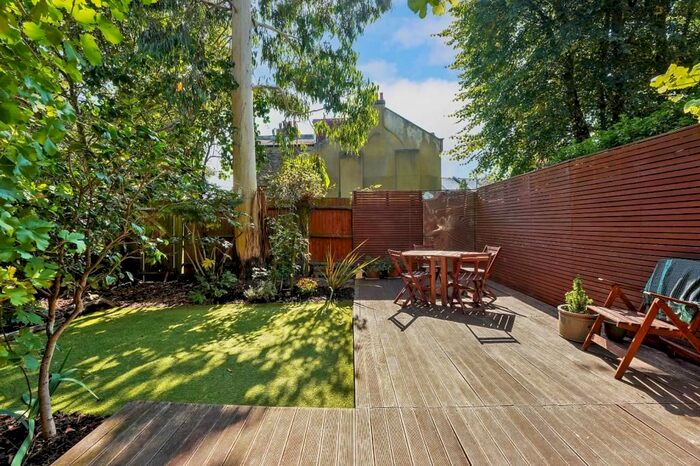 3 Bedroom Flat To Rent In Crockerton Road, Tooting Bec, SW17