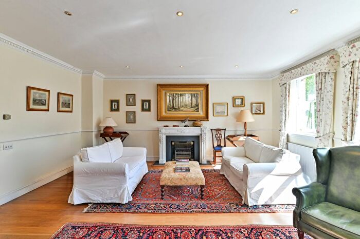 3 Bedroom Flat For Sale In Onslow Gardens, South Kensington, London, SW7