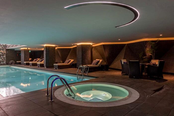 2 Bedroom Flat To Rent In Riverlight Quay, London, SW11