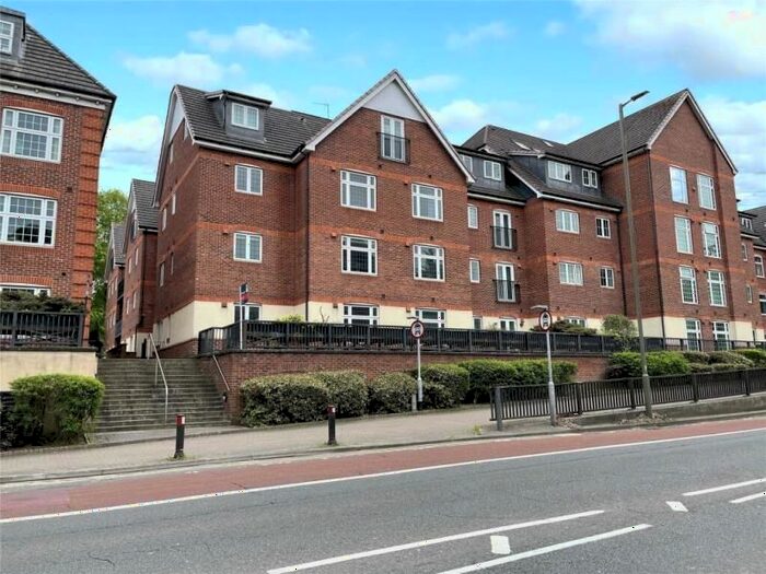 2 Bedroom Flat To Rent In London Road, Camberley, GU15