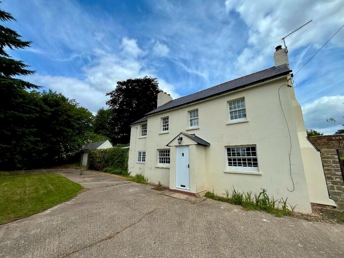 3 Bedroom Detached House To Rent In Handcross Road, RH17