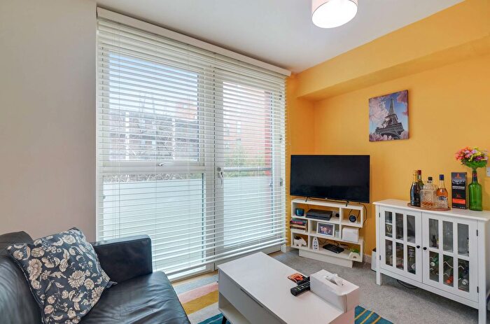 1 Bedroom Flat For Sale In Headstone Drive, Harrow, HA1