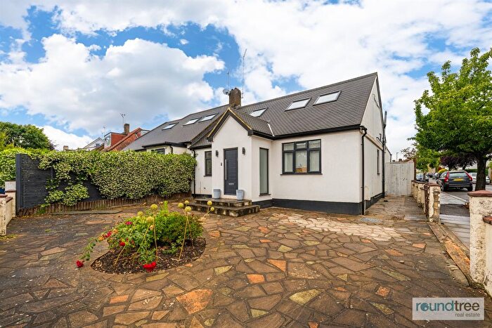 4 Bedroom Semi Detached House For Sale In Holders Hill Avenue, London, NW4