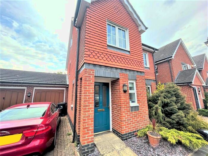 4 Bedroom Link Detached House To Rent In Newbury, Berkshire, RG14