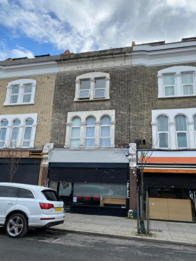 2 Bedroom Apartment For Sale In York Mews, Ilford, Essex, IG1
