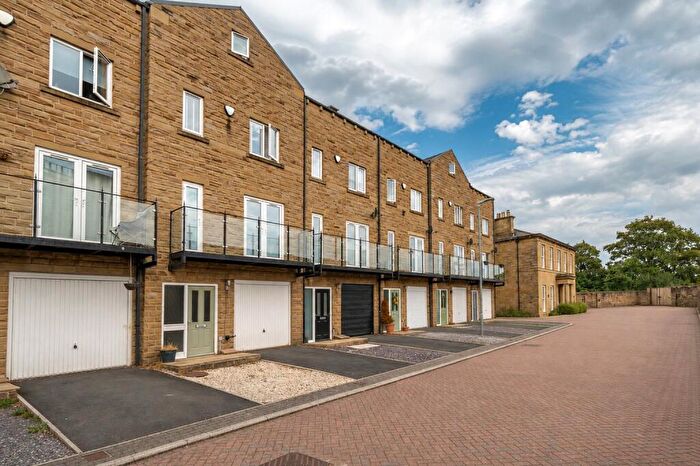 3 Bedroom Town House For Sale In Eaglescliffe, Sowerby Bridge, West Yorkshire, HX6