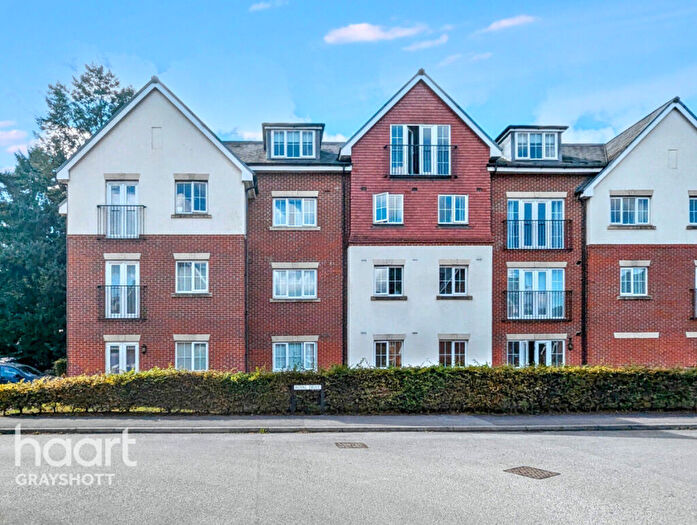 2 Bedroom Apartment For Sale In Royal Drive, Bordon, GU35
