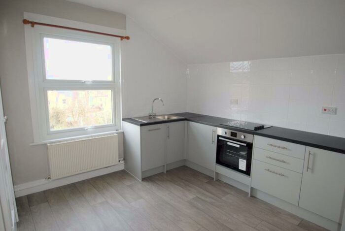 1 Bedroom Flat To Rent In Shardcroft Avenue -, P12